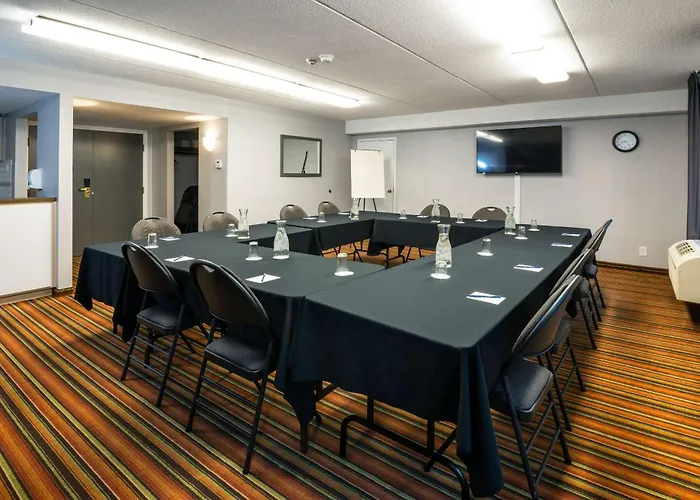 Comfort Hotel & Suites